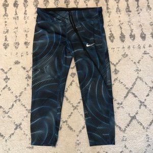 Nike workout capris large